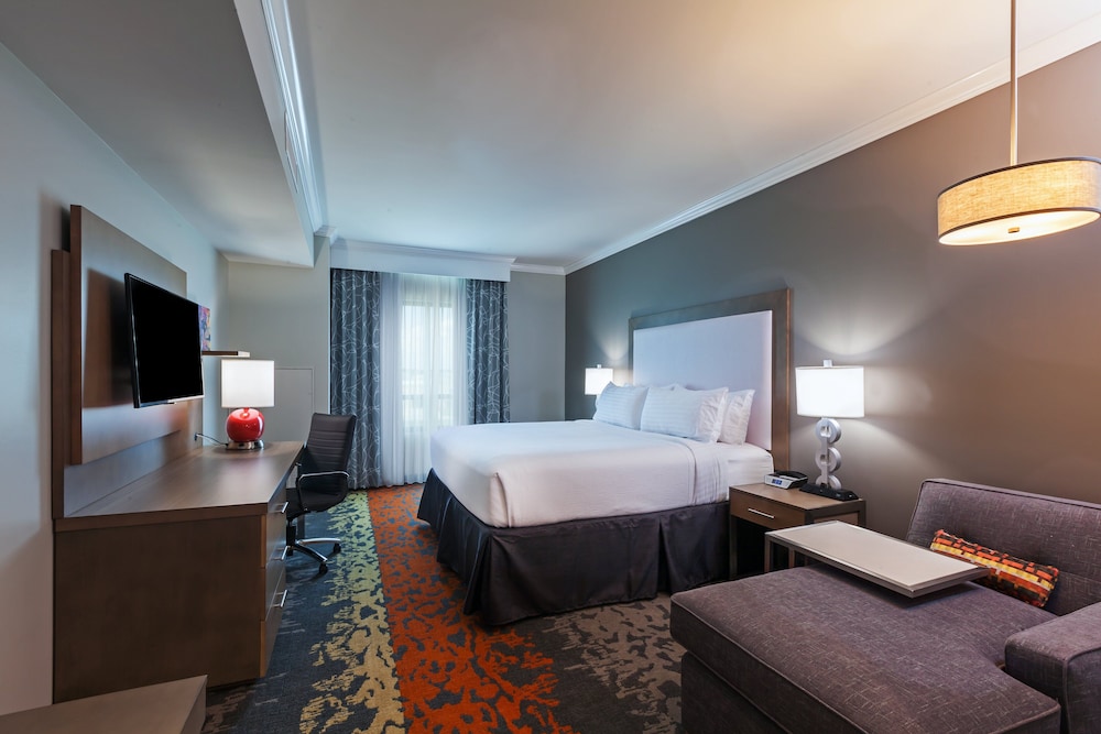 Premium Room, 1 Queen Bed, Accessible (Communications) photo 3