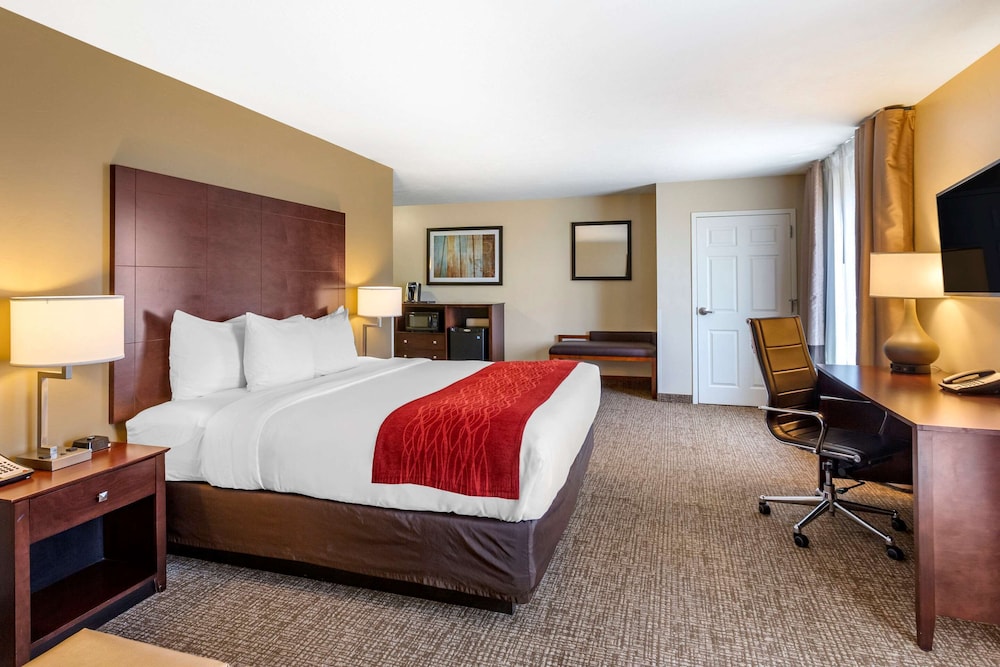 Suite, 1 King Bed with Sofa bed, Accessible, Non Smoking (Upper floor) - Photo 3