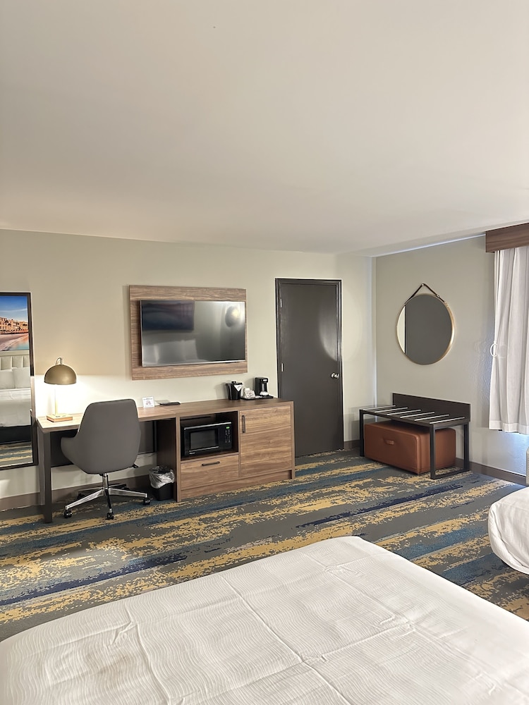 Room, 2 Queen Beds, Accessible, Non Smoking - Photo 15