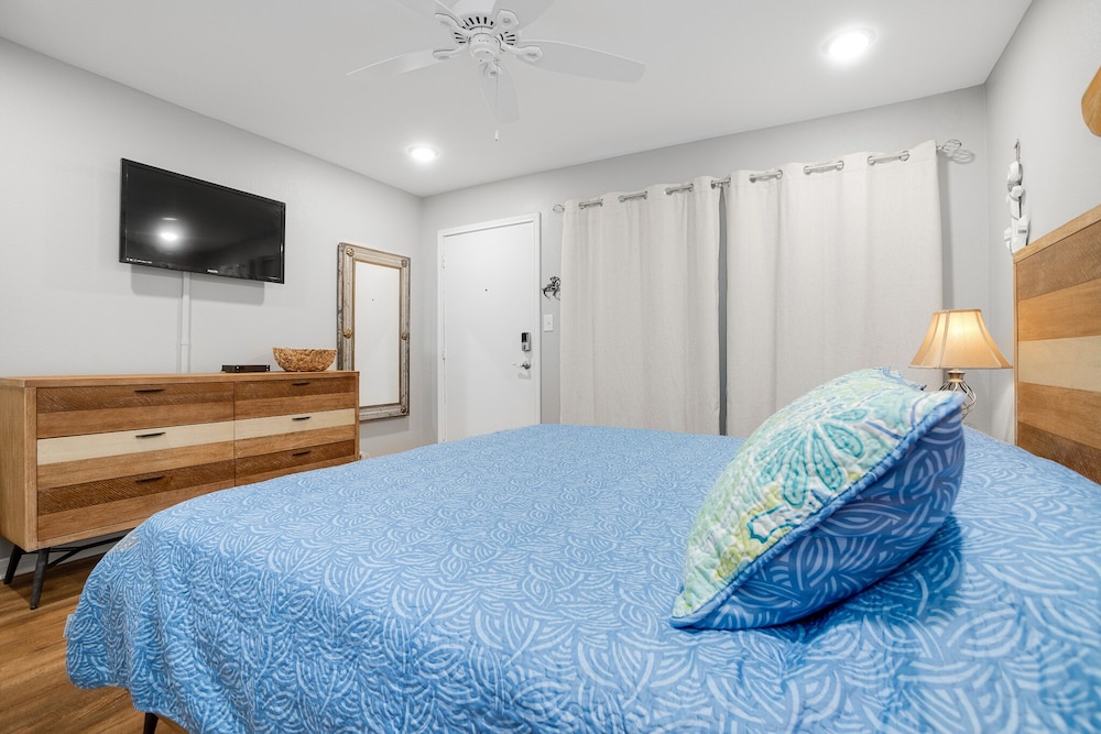 Condo, 1 King Bed with Sofa bed, Patio, Pool View (Sunrise Villas 208) photo 3