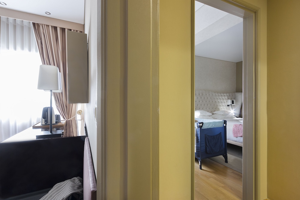 Deluxe Suite, 2 Double Beds photo 2