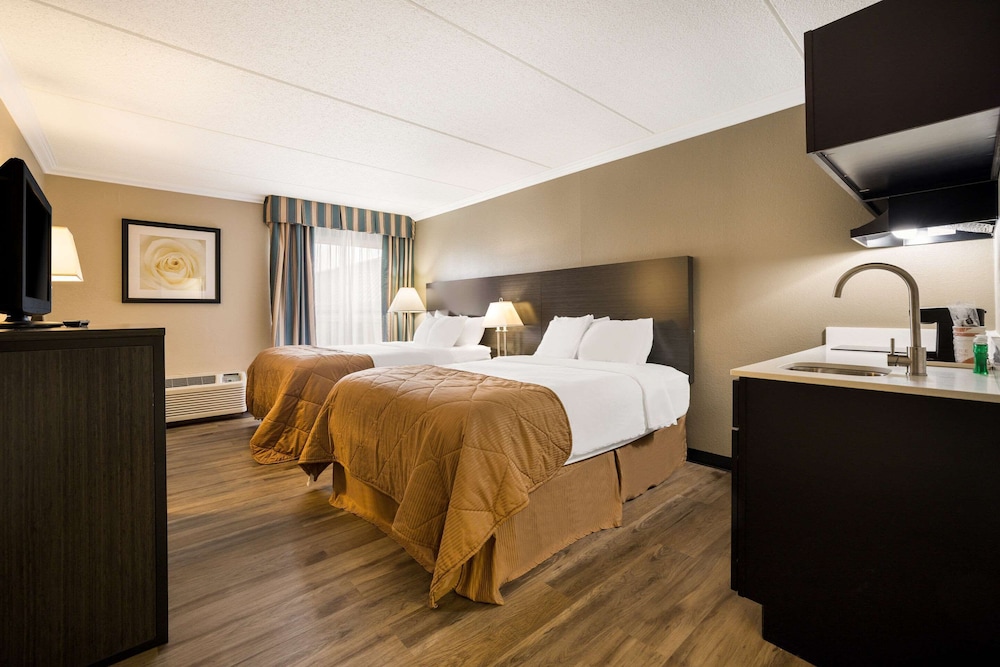 Standard Room, 2 Double Beds, Non Smoking - Photo 1