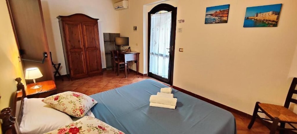 Standard Double or Twin Room, Garden View, Ground Floor photo 1