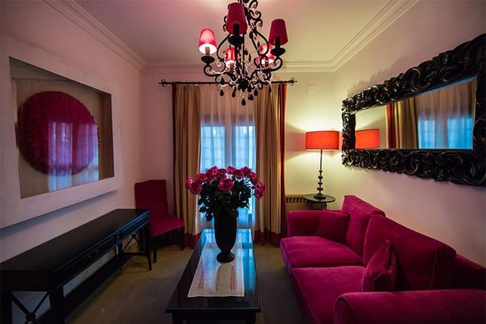 Suite, 1 King Bed photo 2