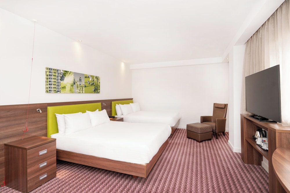 Room, 2 Queen Beds, Accessible photo 2