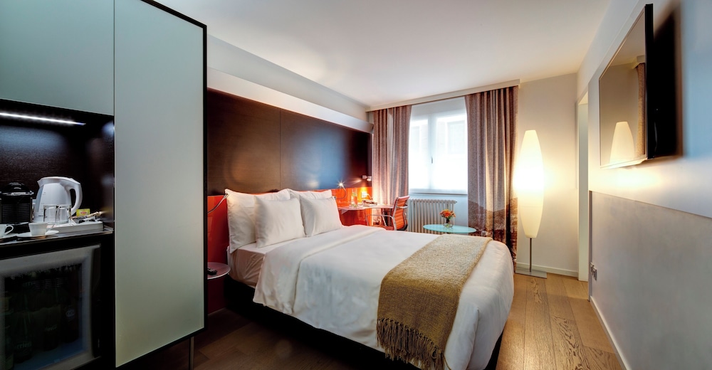 Standard, One Double Bed (Small) - Photo 1