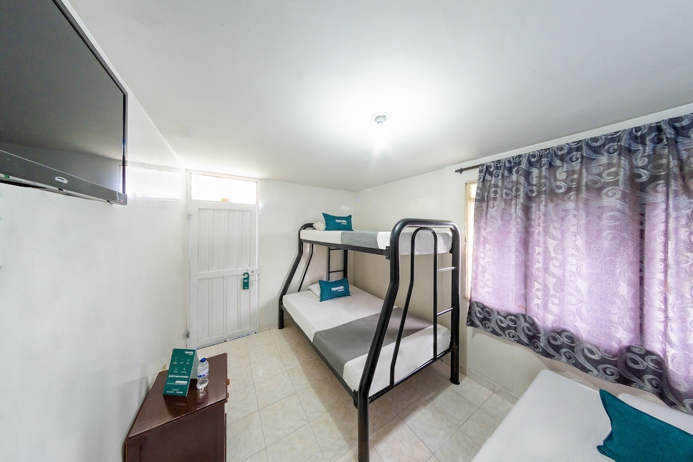 Economy Triple Room photo 1