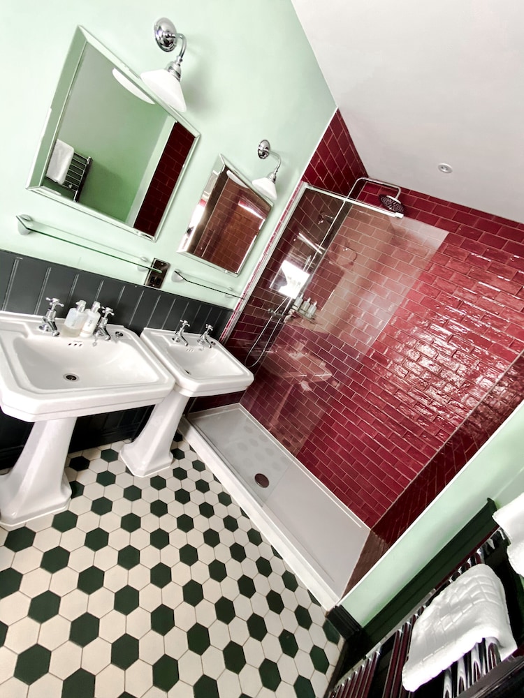 Standard Suite, Ensuite (Marral Woodland), photo 6