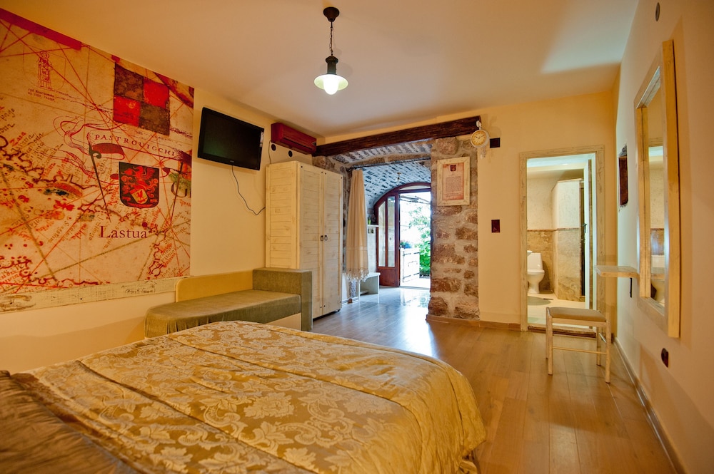 Studio Apartment photo 3