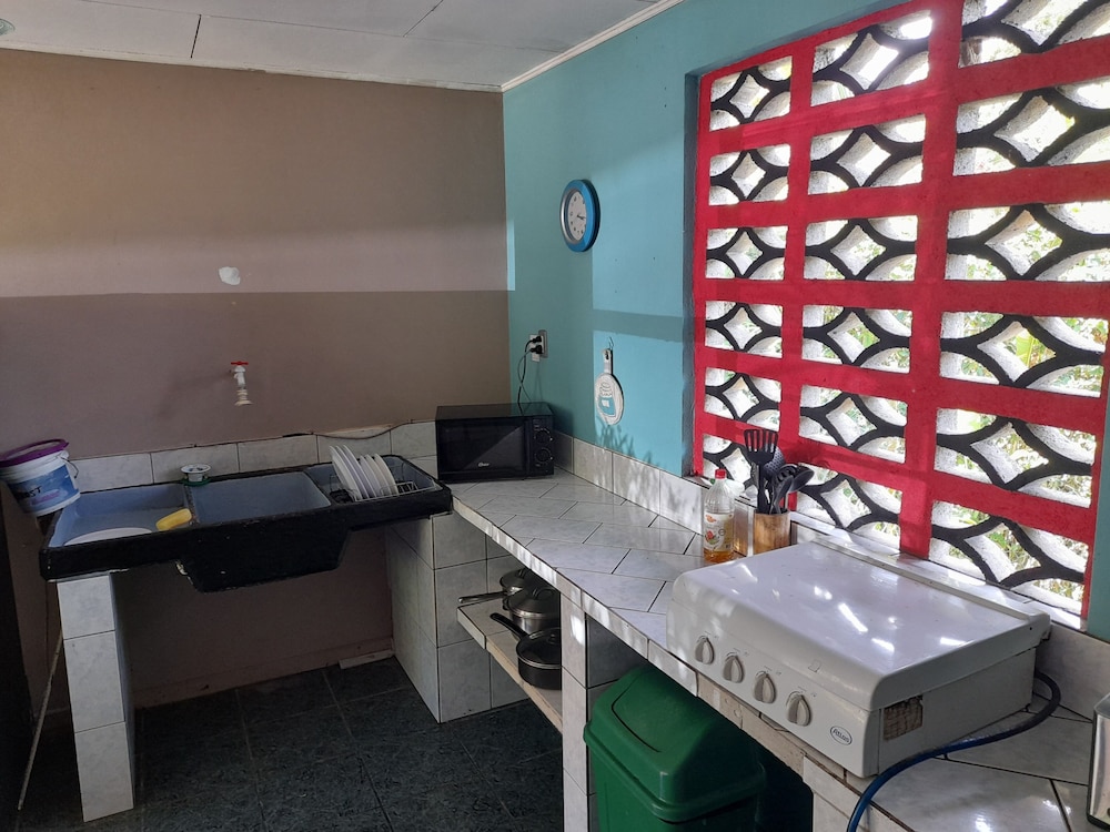 Standard Triple Room, Multiple Beds, Private Bathroom photo 3