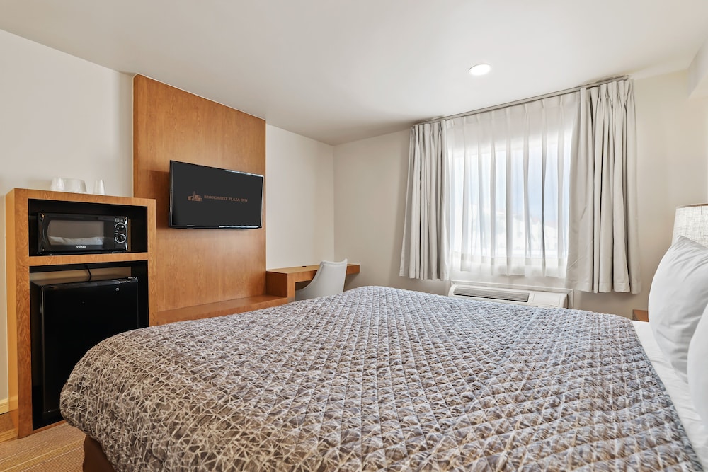 Standard Room, 1 King Bed photo 2