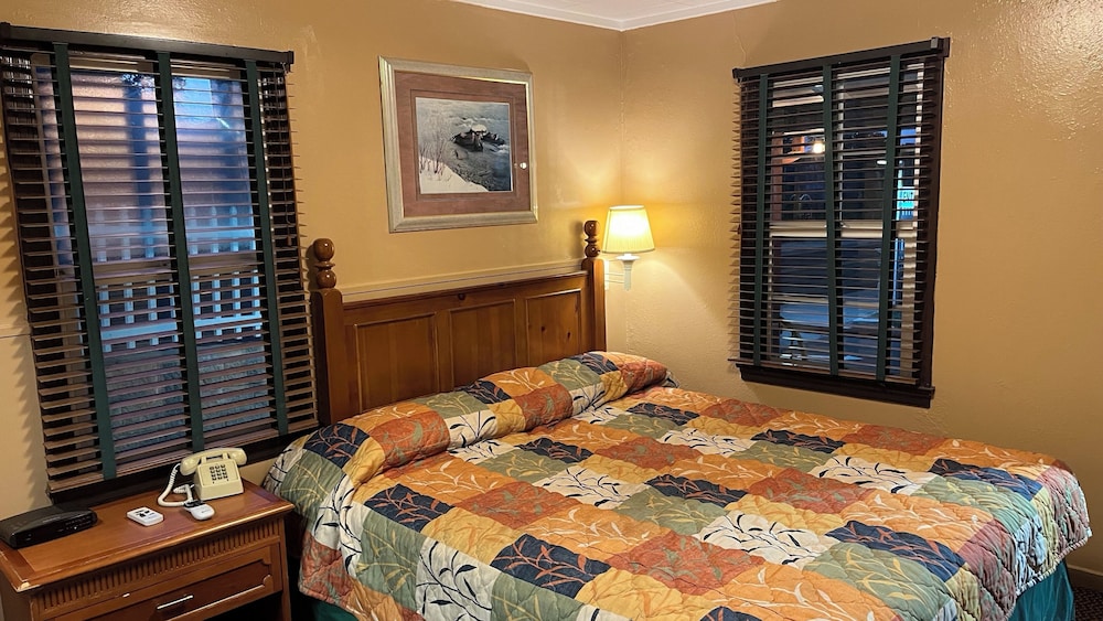 Standard Room, 1 King Bed photo 2