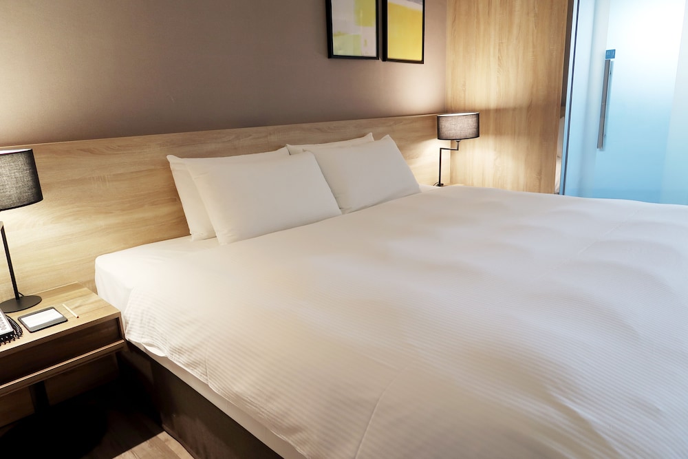 Standard Room, 1 King Bed photo 3