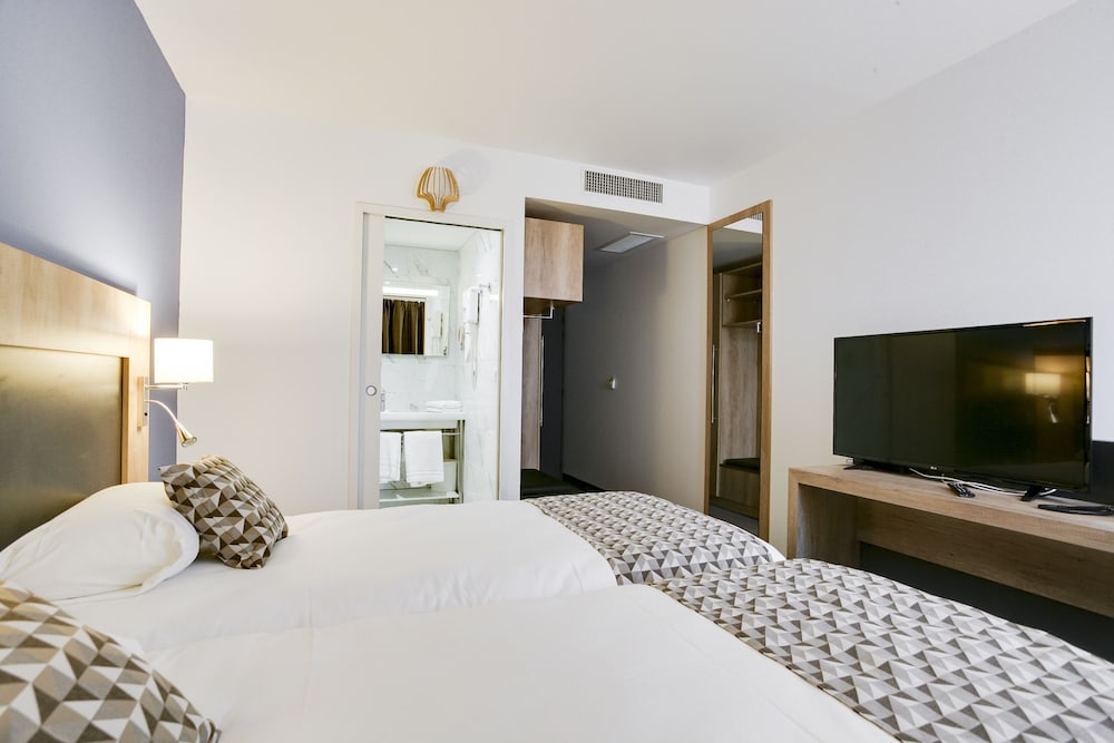 Standard Twin Room photo 2