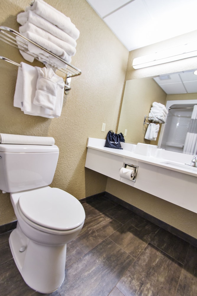 Double Room, 2 Queen Beds, Accessible - Photo 13