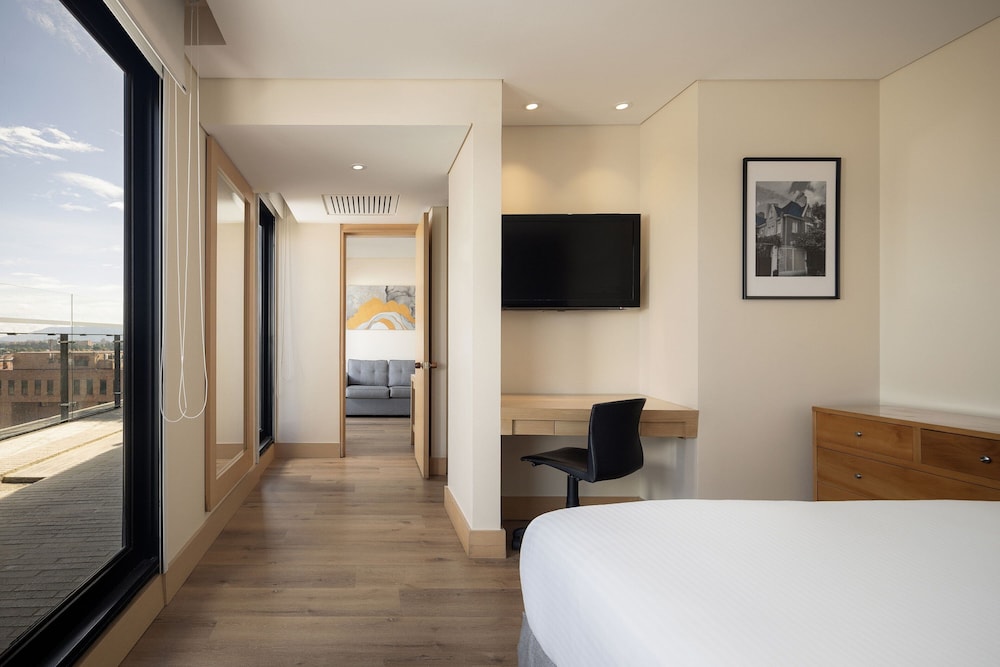 Suite, 1 Bedroom, Terrace - Photo 8