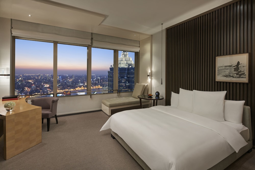 1 King Bed with Bund River View photo 1