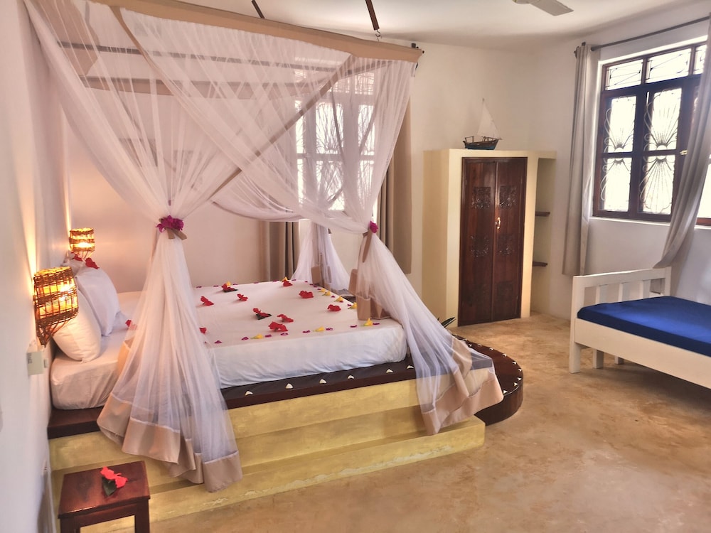 Superior Bungalow, Multiple Beds, Pool View photo 2