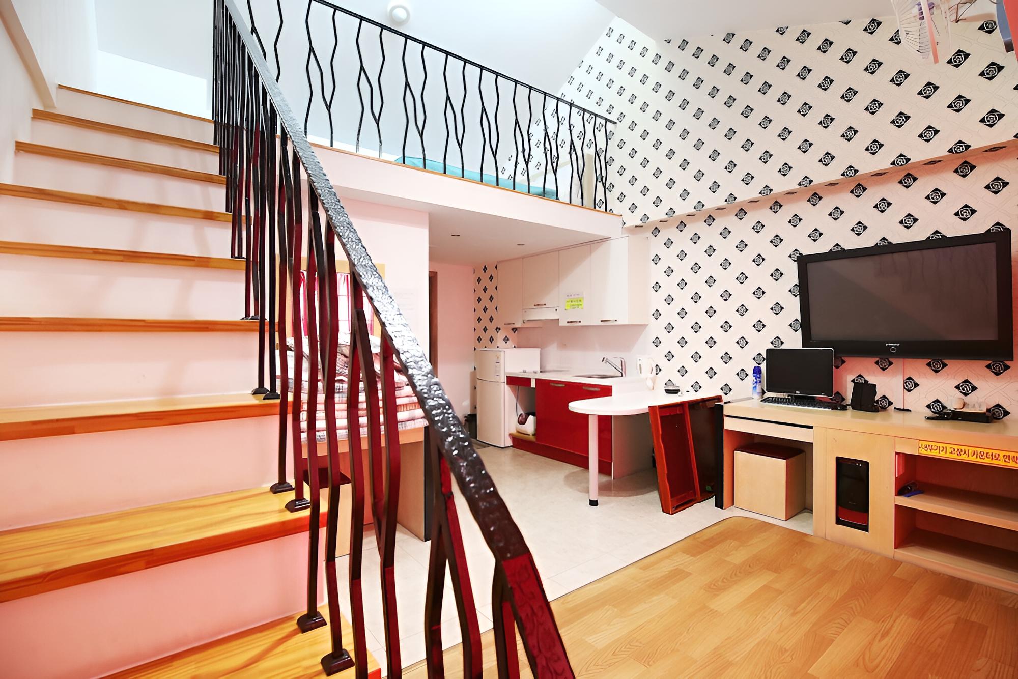Room (Duplex Room (4 People)) photo 2