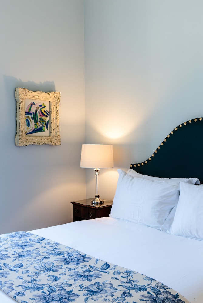 City Room photo 3
