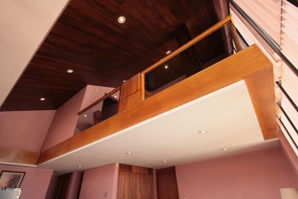 Executive Loft - Photo 2