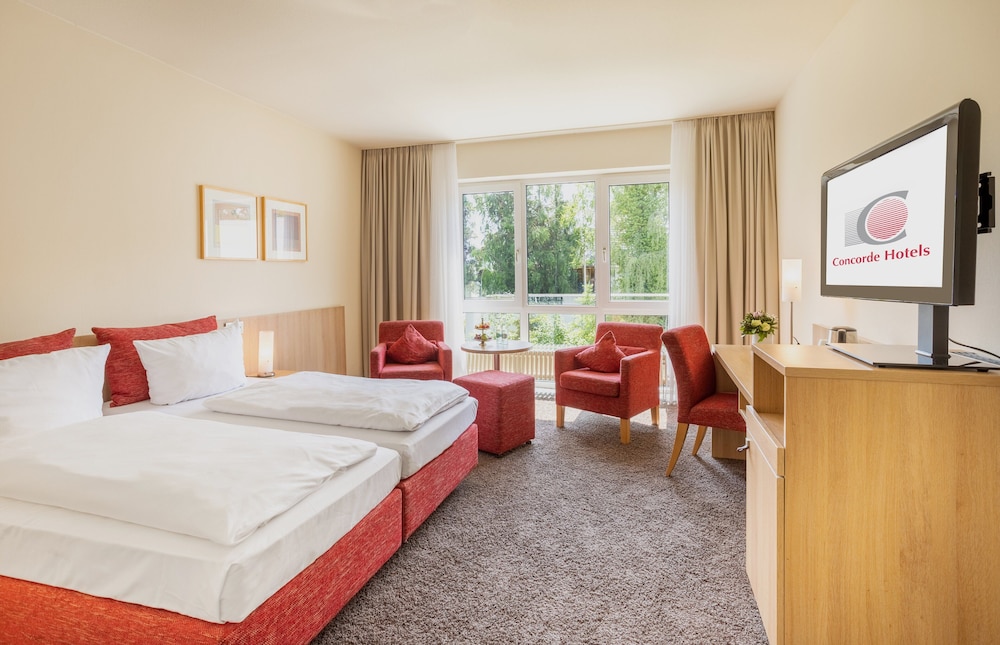 Superior Double or Twin Room, Garden View thumbnail 6