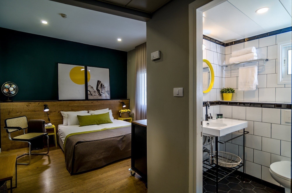 Deluxe Studio Suite, Balcony, City View
