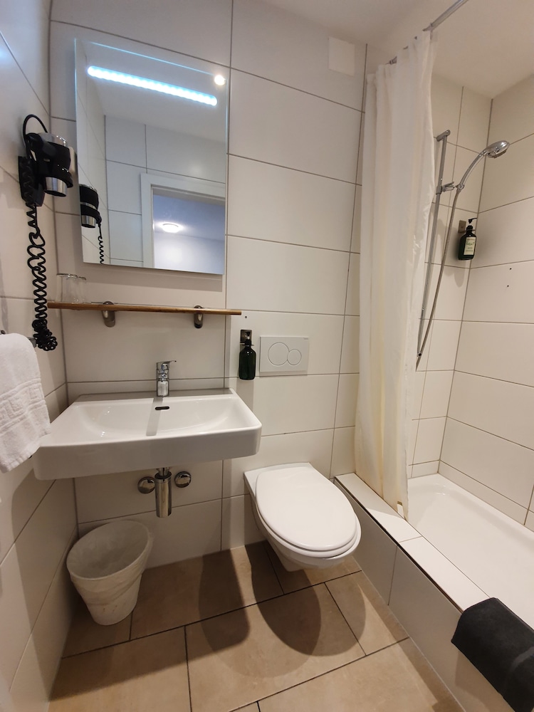 Economy Double Room photo 2