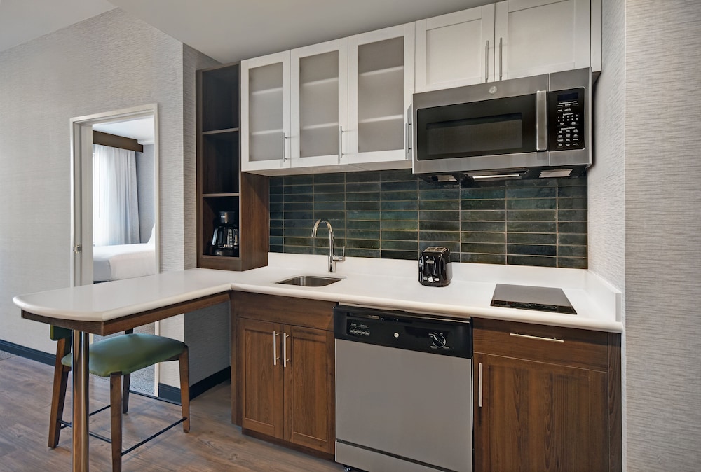 Suite, 1 Bedroom, Accessible Bathtub, Kitchen (Communications) - Photo 10