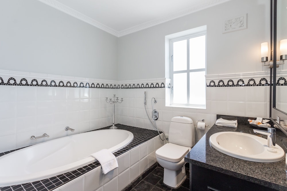 Luxury Apartment, 2 Bedrooms - Photo 8
