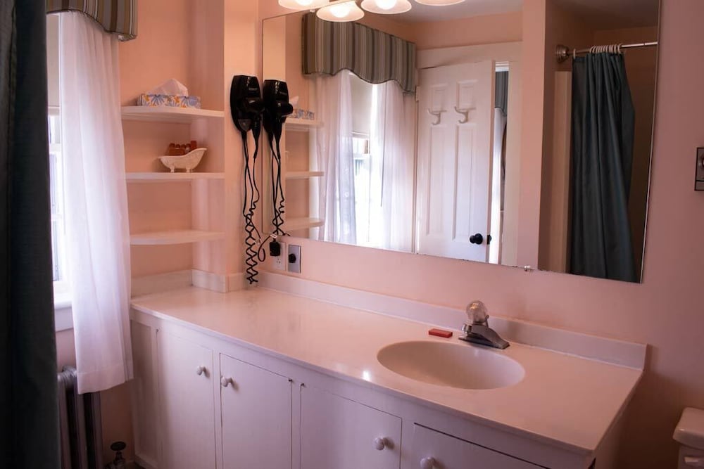 Classic Room (Standard) - Photo 10