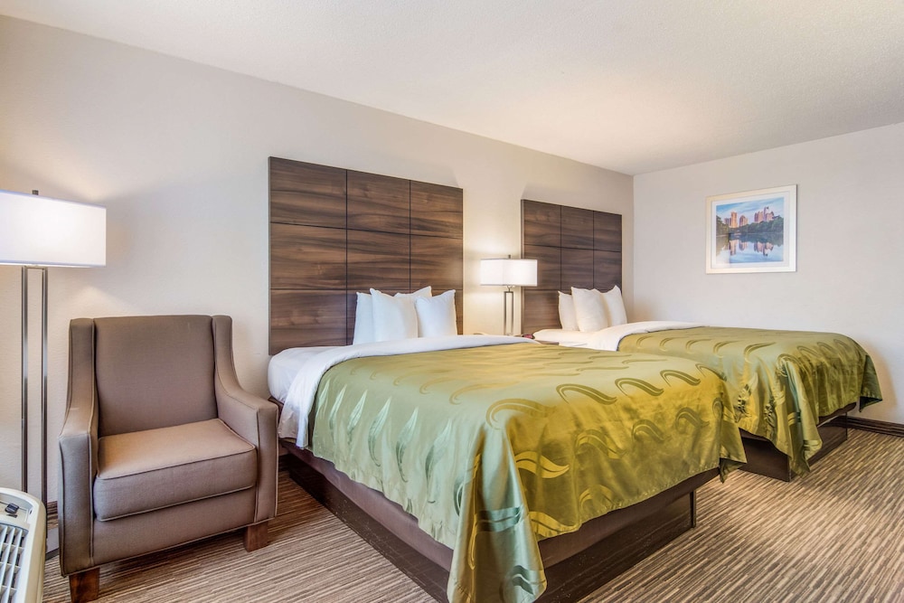 2 Queen Beds