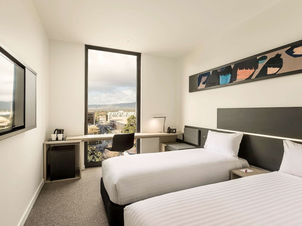 Superior Room, 2 Twin Beds, City View