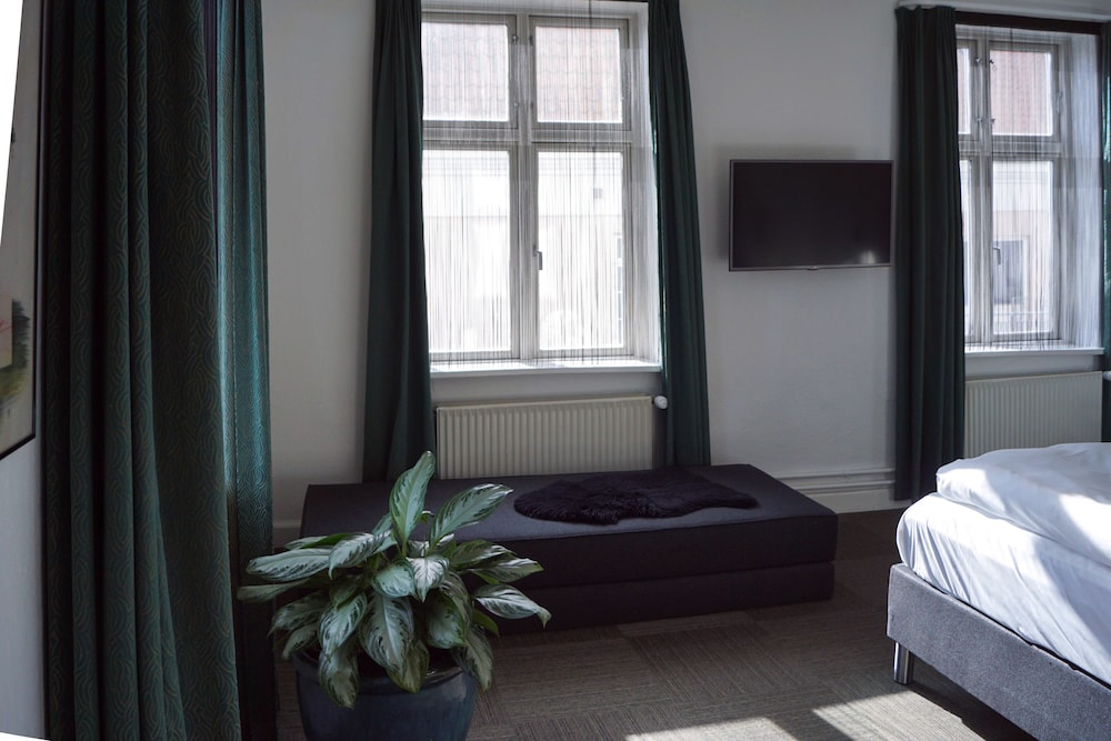 Superior Room, 1 King Bed photo 3