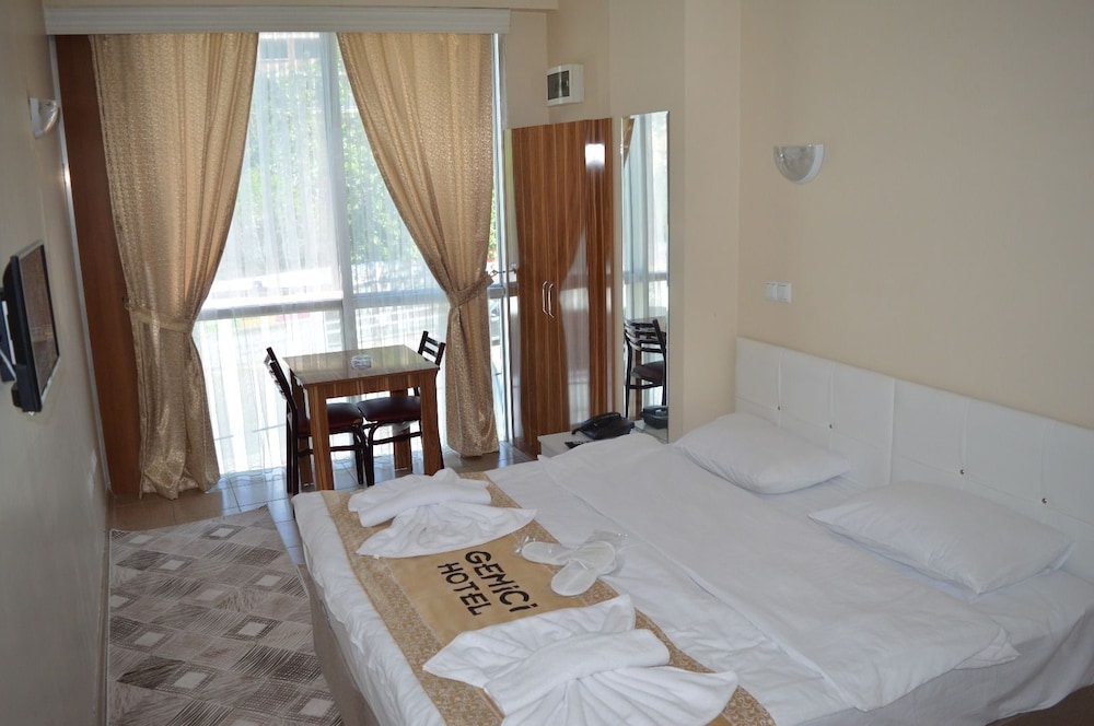 Standard Double or Twin Room, City View photo 2