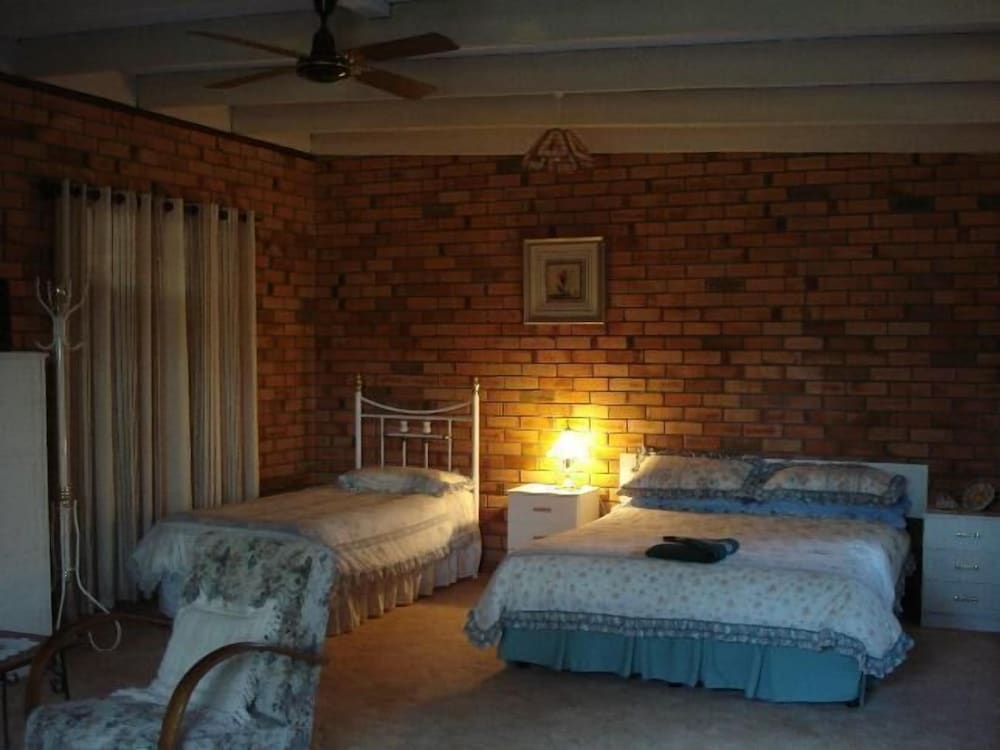 Bungalow, Kitchenette (Self contained) photo 3