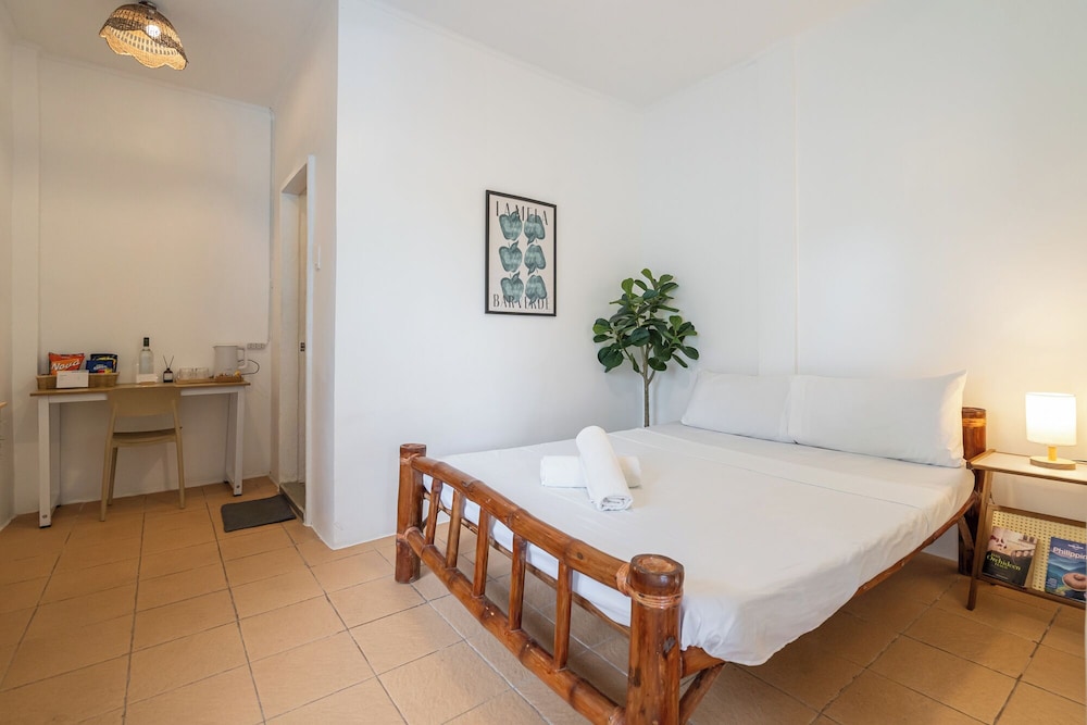 Standard Room (2nd Floor Balcony with A/C) photo 2