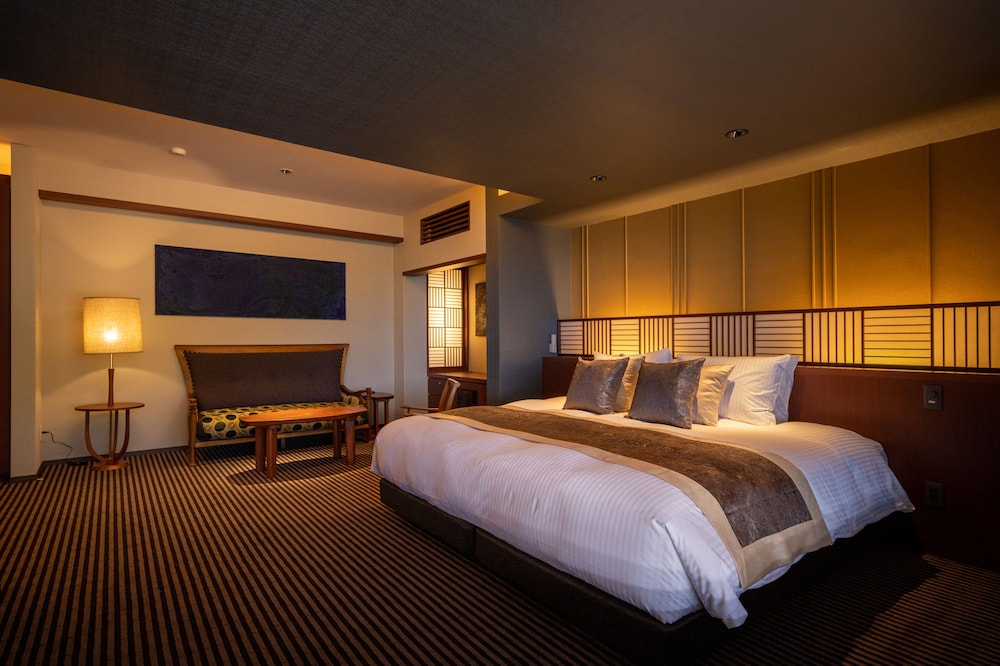 King 401, Open-Air Bath, Optional meals in dining room photo 3