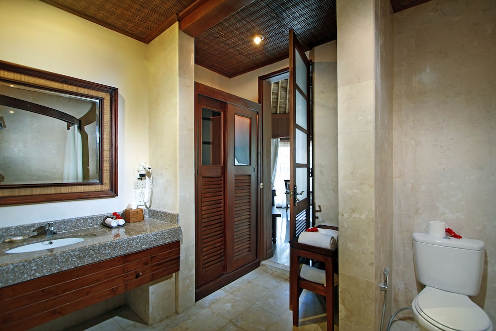 Room, Courtyard View photo 2