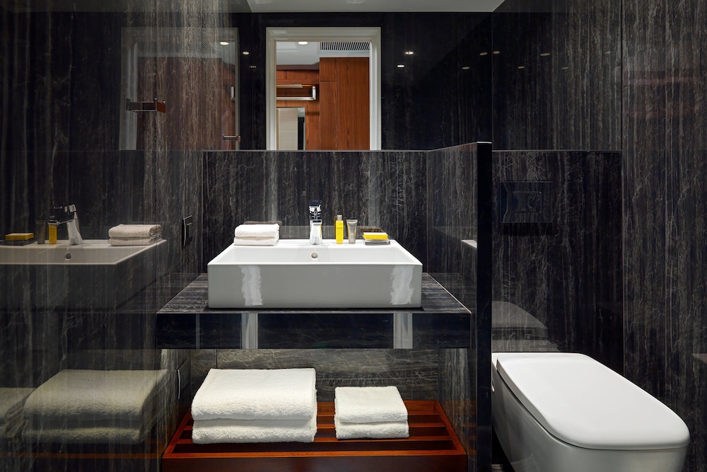 Suite, 1 Bedroom thumbnail 5