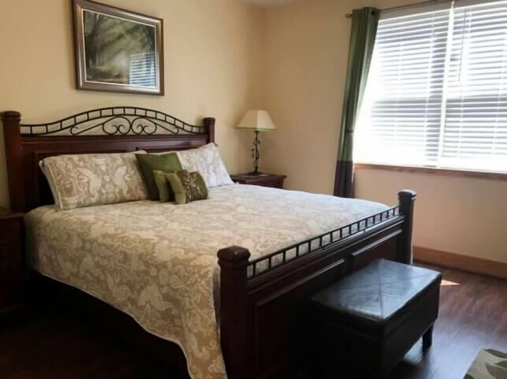 公寓，多个床位，高尔夫景观 (3106 Golf View Hillcrest In The Hear)