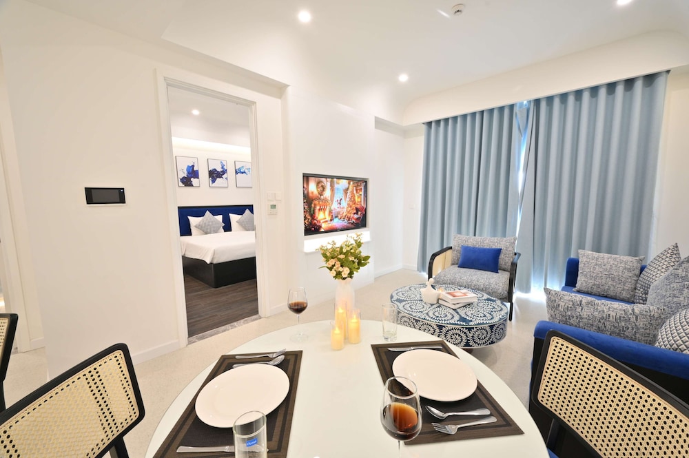 One-Bedroom Ocean & Fireworks View