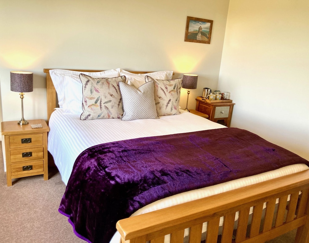 Deluxe Double Room, Ensuite, Sea View (Donard)