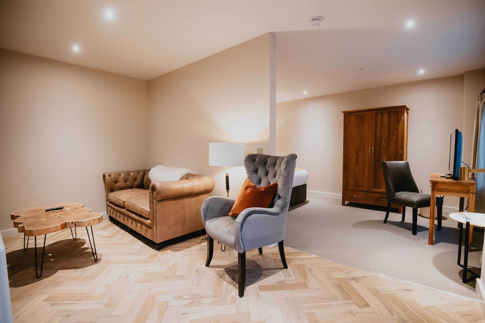 Lower Mews (located in Hotel Courtyard) - Photo 2