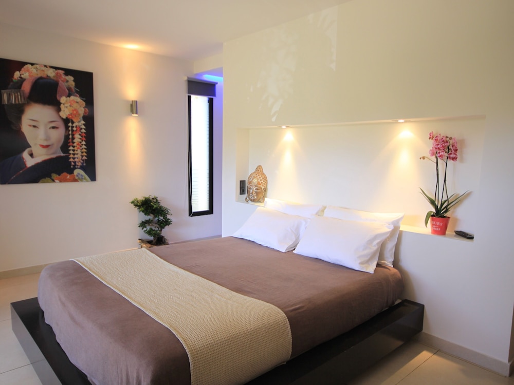 Deluxe Double Room, Private Bathroom