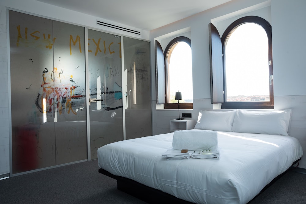 Double or Twin Room - Photo 2