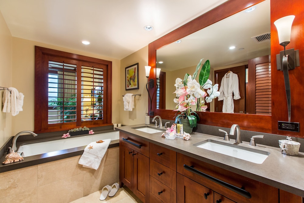Condo, Multiple Beds, Balcony, Partial Ocean View (Hale Hauoli) photo 2