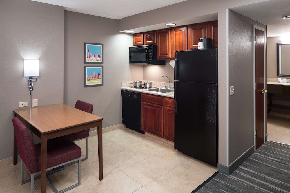 2 Queen Suite, Accessible, Non Smoking - Photo 4