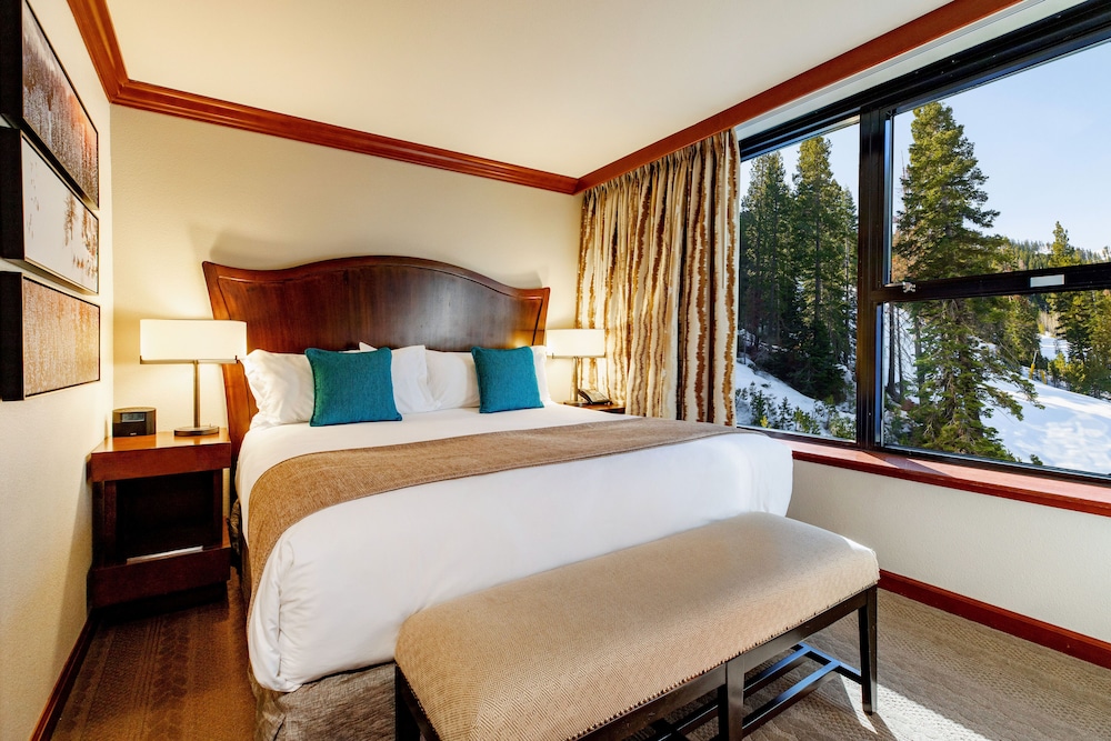 Deluxe Suite, Fireplace, Valley View - Photo 1
