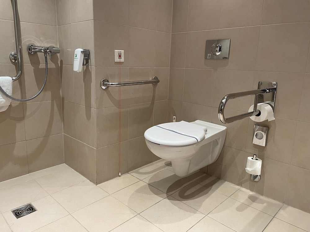 Standard Room, 1 King Bed, Accessible - Photo 4